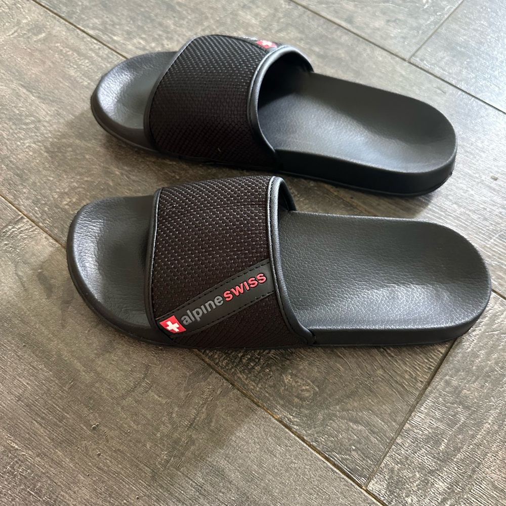 Alpine Swiss Men's Black Slide Sandals, size 7